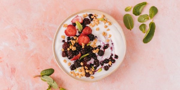 Recipe: Strawberry yogurt bowl with collagen